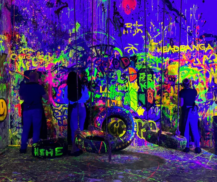 Houston: After Dark - Art Room